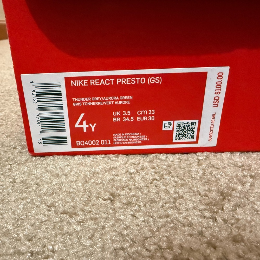 Nike React Presto GS in Thunder Grey and Aurora Green